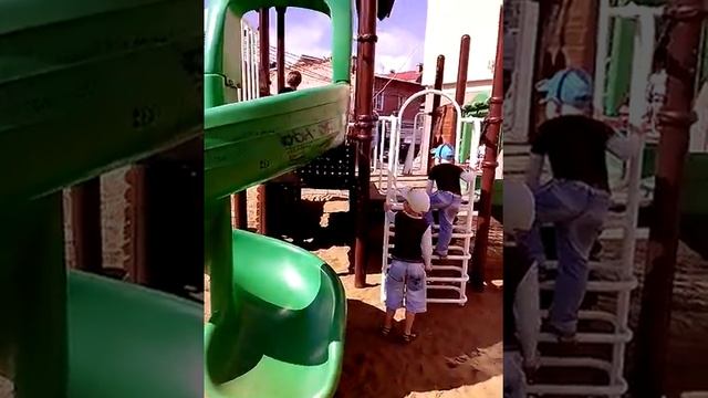 Рязань. В соседнем дворе новая горка смотреть онлайн