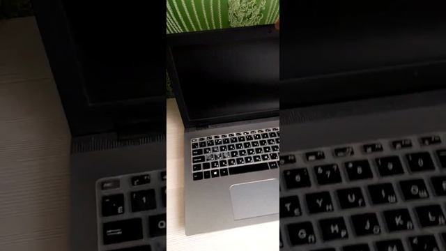 Мой ноутбук открывается одним пальцем. смотреть онлайн