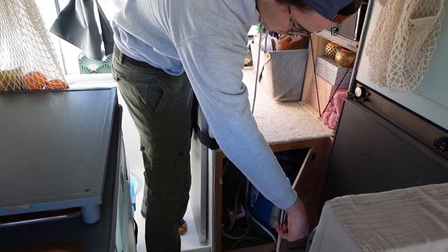 VAN TOUR - MERCEDES 307D. Visite De Notre Fourgon Aménagé 100% Autonome !