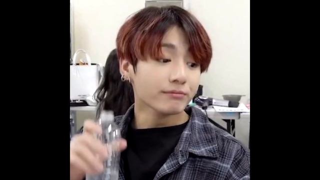 ФАНАТЫ ПОВЕЛИ СЕБЯ НЕКРАСИВО К BTS смотреть онлайн