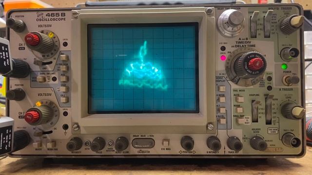 Vintage Tektronix 465B Oscilloscope playing Jerobeam Fenderson's "Shrooms" смотреть онлайн