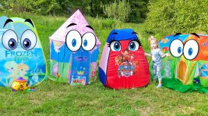 Настя отвечает на вопросы и получает призы