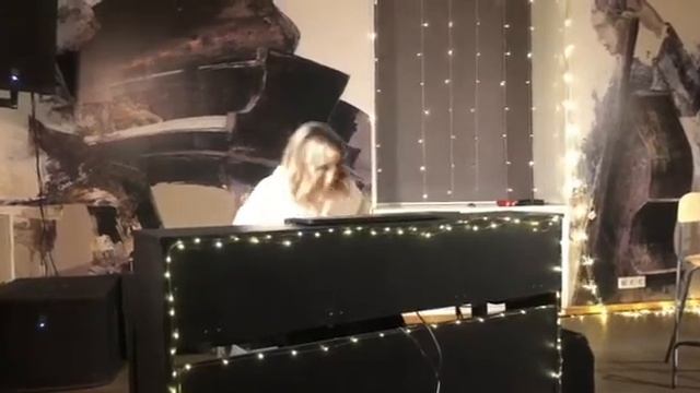 Евгения Петрова - Возвращение домой (piano version) смотреть онлайн