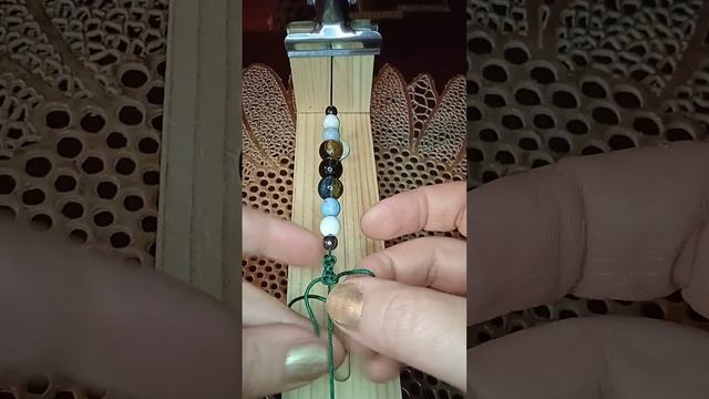 Плетемо браслет шамбала з тигровим оком і амазонітом, bracelet with a tiger's eye and amazonite смотреть онлайн