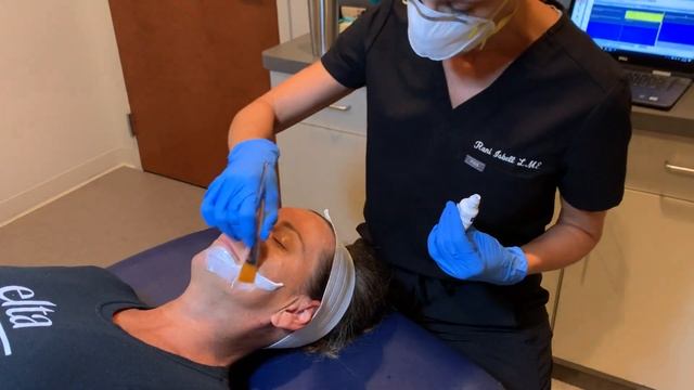 Applying EMLA Numbing Cream at Home | Before Your Microneedling Appointment смотреть онлайн