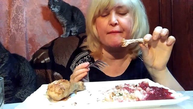 МУКБАНГ /MUKBANG/ РИС С КУРИЦЕЙ. КОШКИ ВСЕГДА СО МНОЙ.