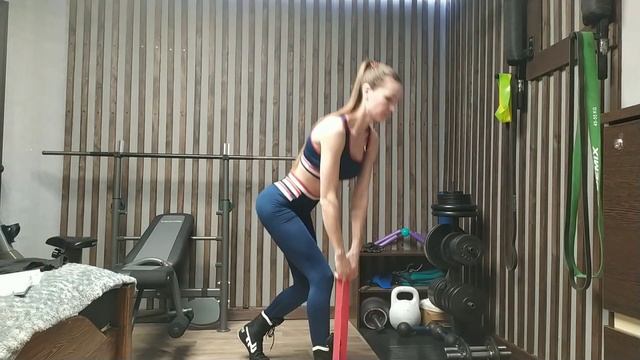 Тренировка с фитнес-резинкой на ягодицы. смотреть онлайн