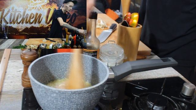 Тайский кокосовый суп (ТОМ КХА ГАЙ)с курицей смотреть онлайн