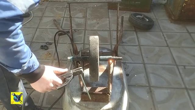 ЗАМЕНА КОЛЕСА САМОДЕЛЬНОЙ ТАЧКИ СВОИМИ РУКАМИ смотреть онлайн