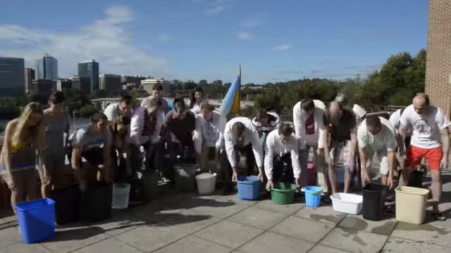Посольство США в Украине IceBucketChallenge смотреть онлайн