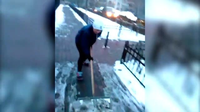 КОММУНАЛЬЩИКИ РЕУТОВА ПРОДОЛЖАЮТ БОРЬБУ С КАПРИЗАМИ ПРИРОДЫ 21.12.2017 смотреть онлайн