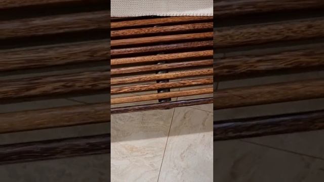 Эксклюзивная кровать на подиуме из вертикальных реек с кожаным изголовьем смотреть онлайн