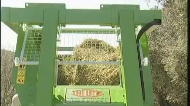 Прицепной горизонтальный миксер с самозагрузкой MT 13 смотреть онлайн