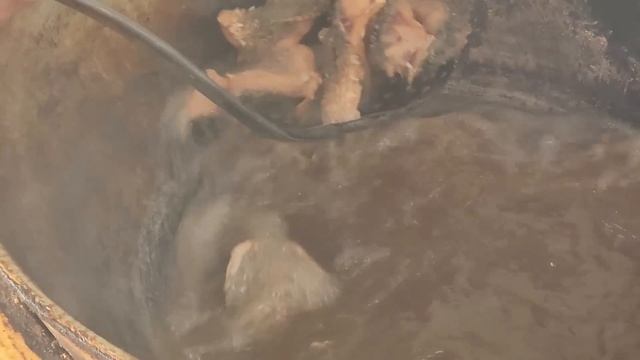 Как Жарят Узбеки рыбу! Остров сказок! Жаренный Сазан! | Street Food | Gurman TV