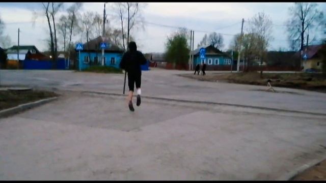 Шок!!! Сумасшедший подросток на улицах Перми!!! Смотреть всем!!! Жизнь на одной ноге смотреть онлайн