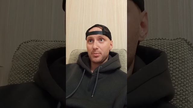 какая прическа нравится девушкам / очень смешное видео #shorts смотреть онлайн