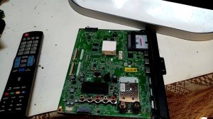 Телевизор LG 42LB720V после грозы висит на заставке.