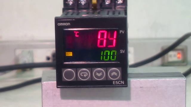 OMRON E5CN-Q2TU Electronic temperature control　動作確認 смотреть онлайн