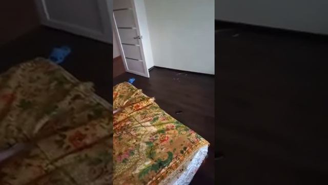 Что делать, если уронил личную вещь в метро? Продолжение следует... смотреть онлайн