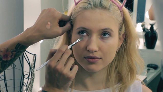 Дневной макияж для жирной кожи. Секреты визажиста. Smart make up. смотреть онлайн