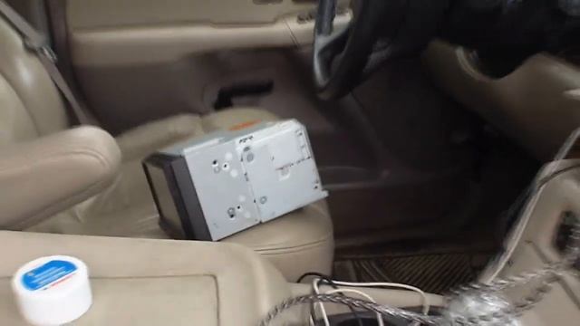 Running Wires... RCA's & 0 Gauge / Pioneer AVIC Z3 Double DIN Install - Alpine PDX Amp / Type X Sub смотреть онлайн