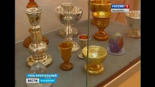 Старинные пасхальные яйца из стекла и хрусталя  на выставке в Гусь-Хрустальном