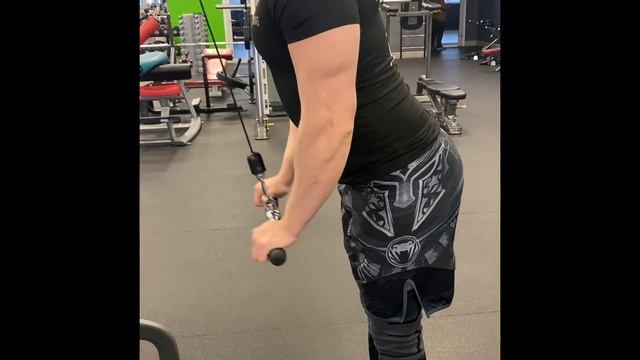 Разгибания на трицепс с прямой ручкой. Вариации (примеры)