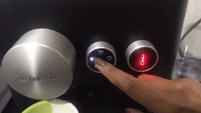 Testando a Cafeteira Nespresso C80 смотреть онлайн