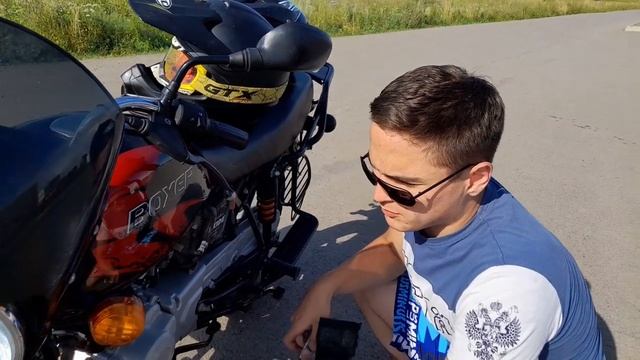Обзор Bajaj Boxer 150x Disk, стоит ли своих денег?