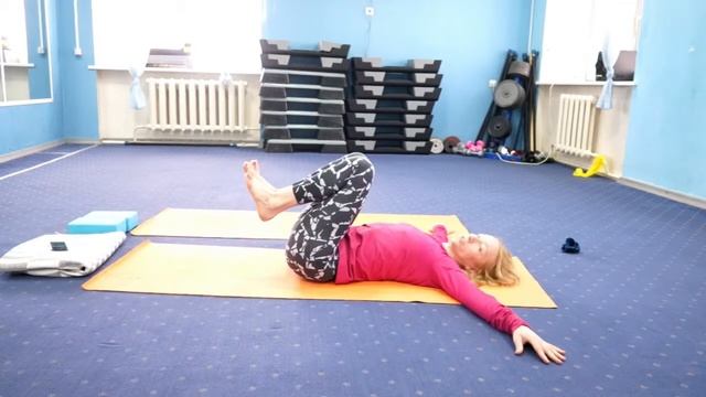 Урок по здоровой спине Хождение на крестце смотреть онлайн