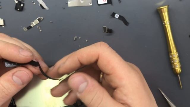 iPhone 7 - Не работает кнопка Home, оторван шлейф на дисплее. смотреть онлайн