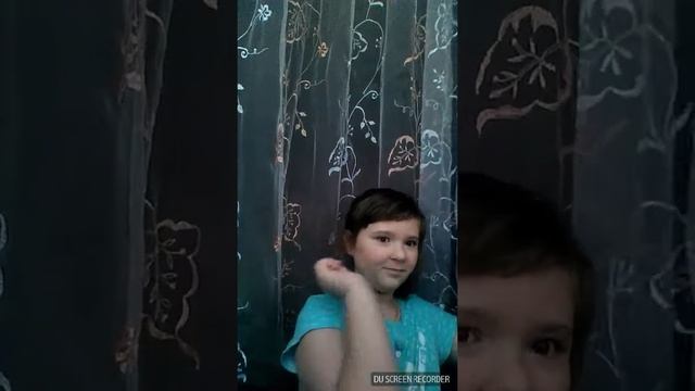 Настя Най: Рассказывает стих :„Здароу”!Почему всё про стихи? смотреть онлайн