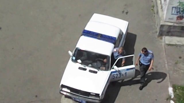 Менты застряли на люке)) смотреть онлайн