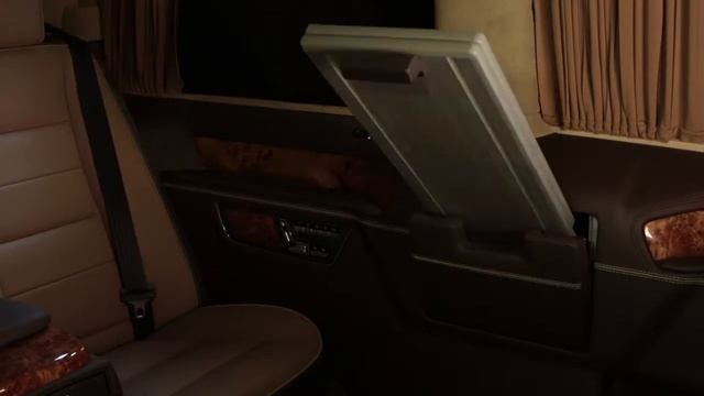 Офис на колесах Mercedes-Benz Viano Maronenbraun смотреть онлайн