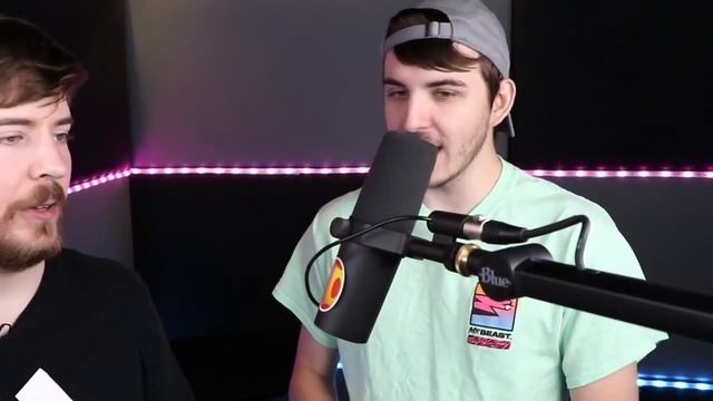 Beast Reacts On Insane Cakes Cutting! смотреть онлайн