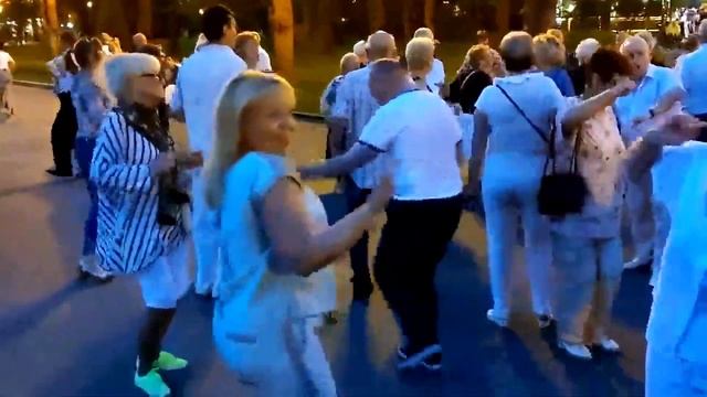 Kharkiv Харьков Танцы Васильковое платье Сад Шевченко 2020 смотреть онлайн