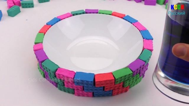 Делаем Бассейн из Кинетического Песка | Учим названия и звуки Животных  | Учим Цвета для детей