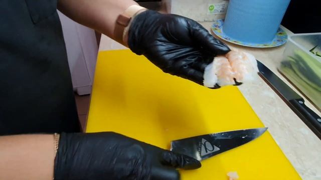 Суши/Роллы.как разделать креветку ..Sushi rolls смотреть онлайн