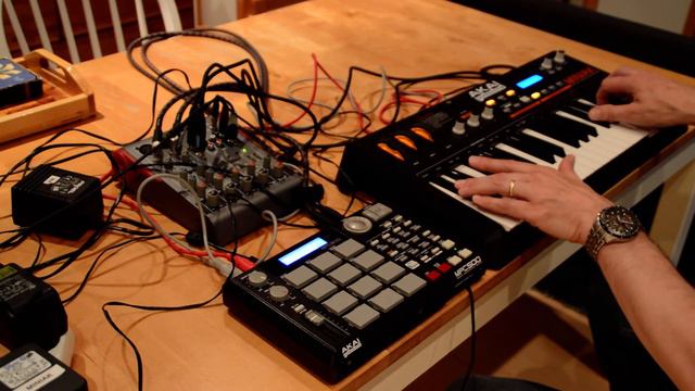Akai MPC-500 demo with Akai Miniak 15.7.2019 смотреть онлайн