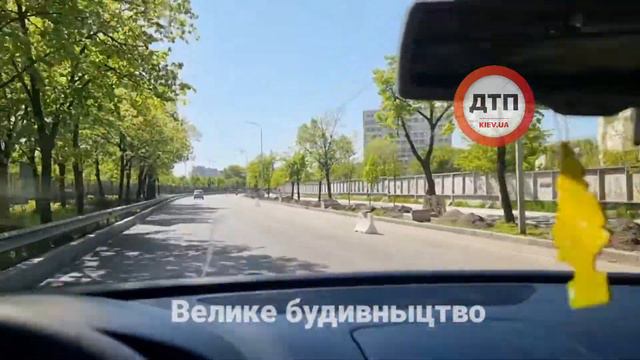 Большая стройка в Киеве на улице борщаговская: все кто вечером еду тут домой , крепчате. смотреть онлайн