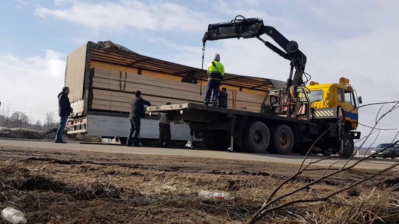 Манипулятор.Боковая разгрузка фуры с брусом смотреть онлайн