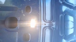 Подсветка в багажнике тухнет сразу после закрывания.Рено логан.