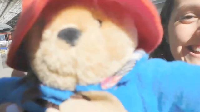 Exploring London with Paddington! смотреть онлайн