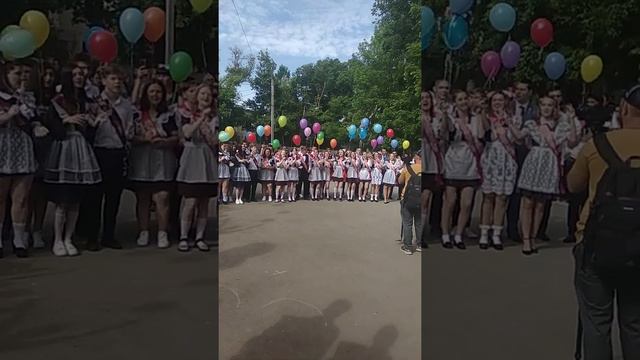 Песня на последнем звонке от выпускников школы-1,г.Саки! смотреть онлайн