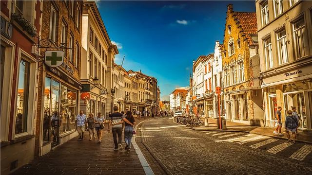 Hitting the Streets смотреть онлайн