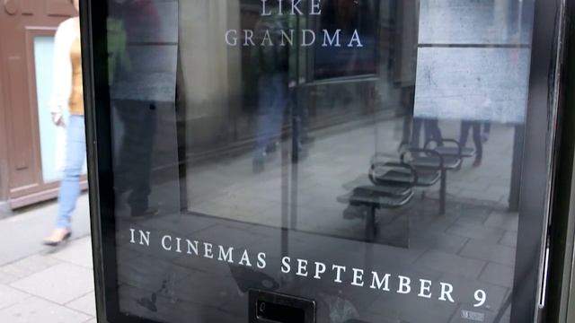 Entertainment & Culture | The Visit: tweet activated cookie dispenser - JCDecaux UK смотреть онлайн