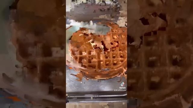 Strawberry shortcake waffle! #strawberry #dessert #fyp смотреть онлайн