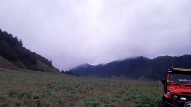 BROMO TENGGER SEMERU NATIONAL PARK || ROAD TRIP || WAFIQVLOG#1 смотреть онлайн