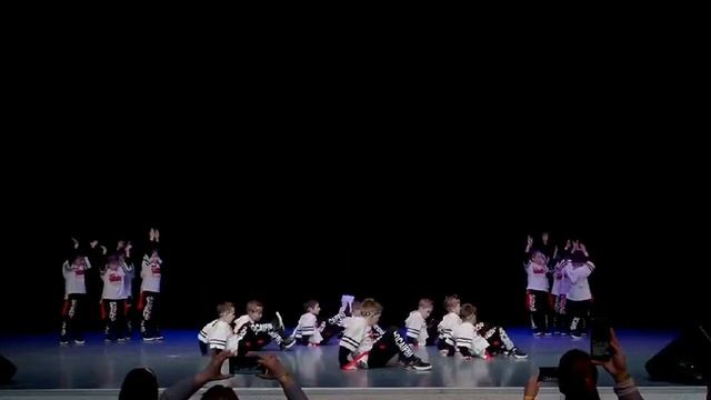 Boys band. Мальчики танцуют Хип-хоп. Уличные танцы. Иди танцуй. Казань апрель 2021 смотреть онлайн