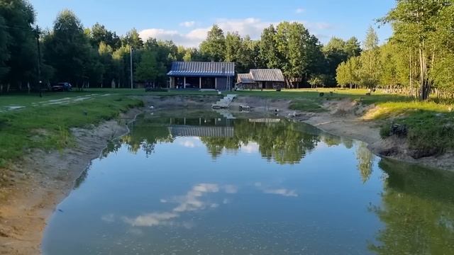 На хуторе появились новые жители.Купили новую мебель. Каменная стена у погреба растет, но медленно смотреть онлайн